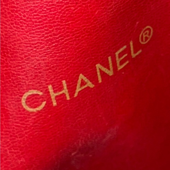CHANEL RED LEATHER QUILTED VINTAGE SHOULDER BAG - Picture 13 of 17